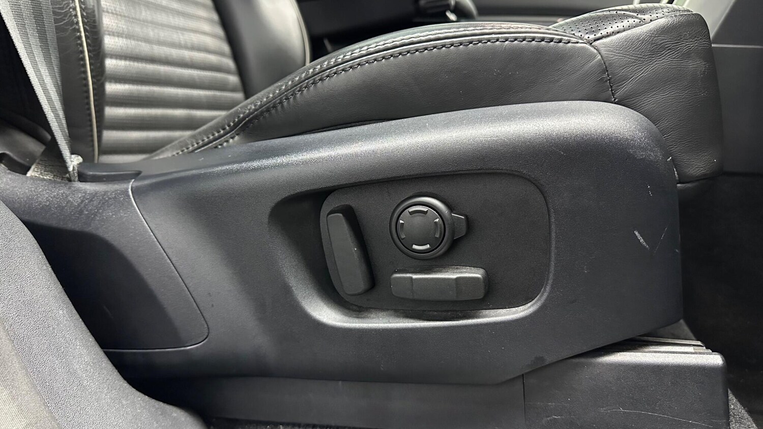 Used Land Rover Discovery 2017 for sale - 78058443: Photo 34