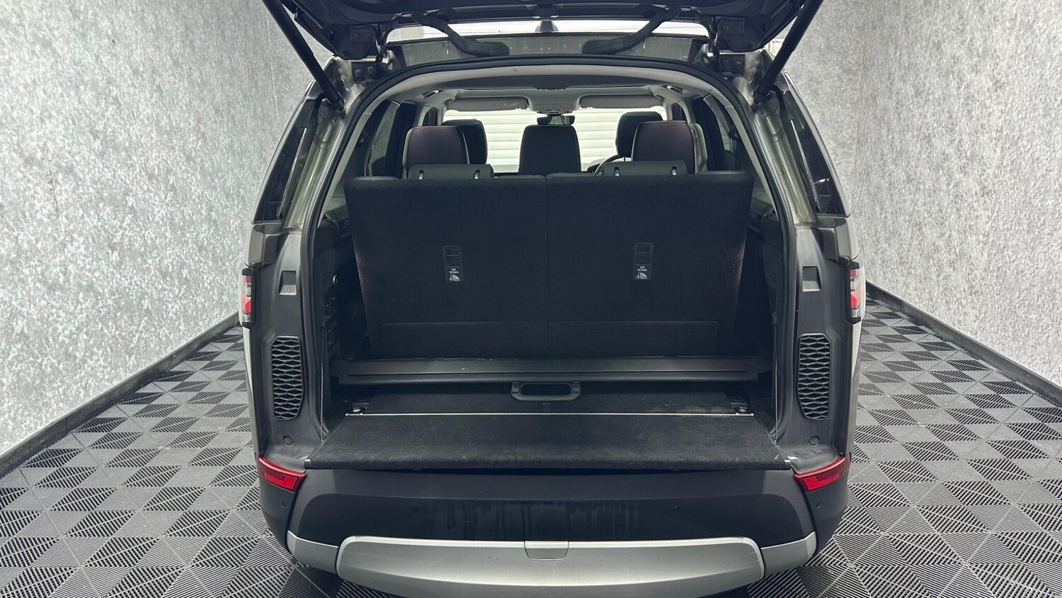 Used Land Rover Discovery 2017 for sale - 78058443: Photo 36