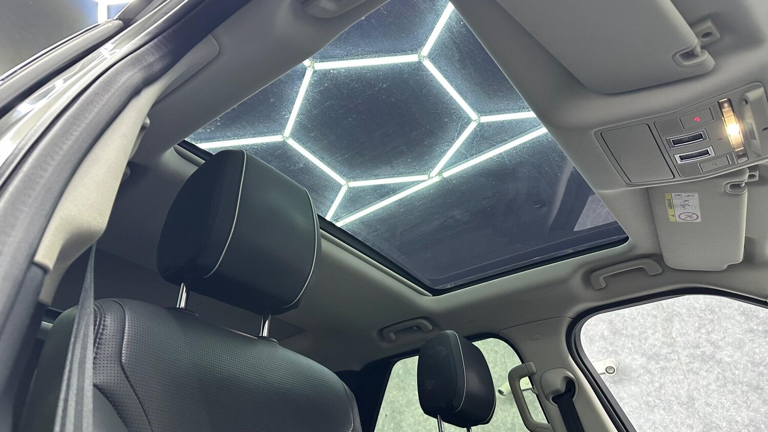 Used Land Rover Discovery 2017 for sale - 78058443: Photo 37