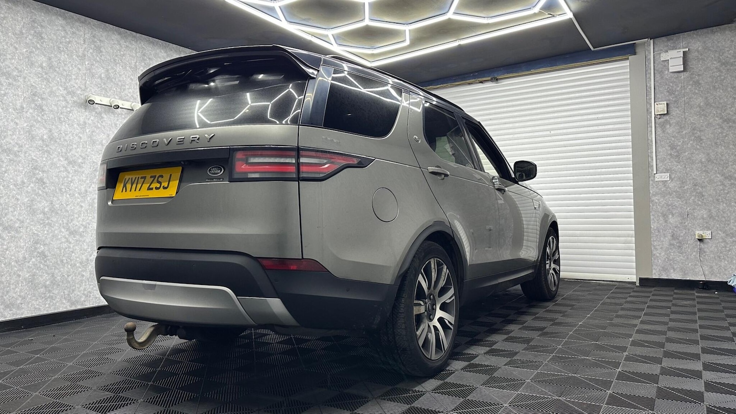 Used Land Rover Discovery 2017 for sale - 78058443: Photo 4