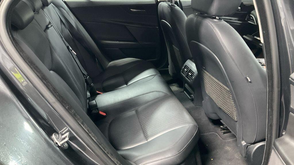 Used Jaguar XE 2016 for sale - 77633445: Photo 3