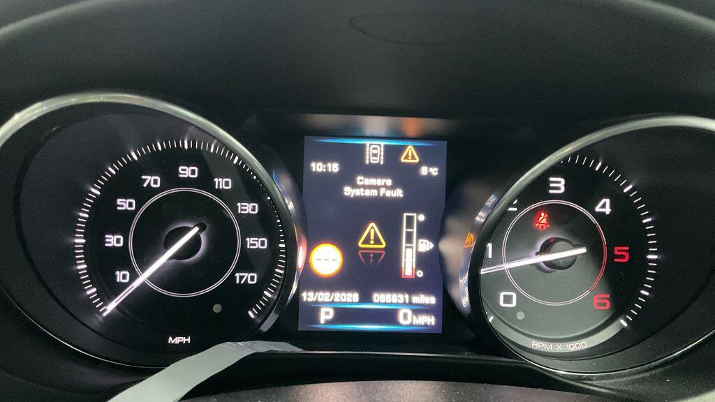 Used Jaguar XE 2016 for sale - 77633445: Photo 5