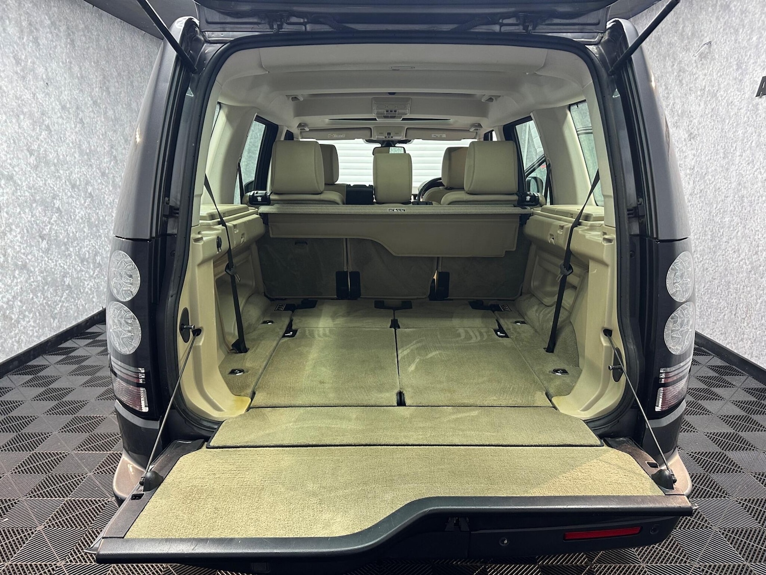 Used Land Rover Discovery 4 2014 for sale - 77440085: Photo 22