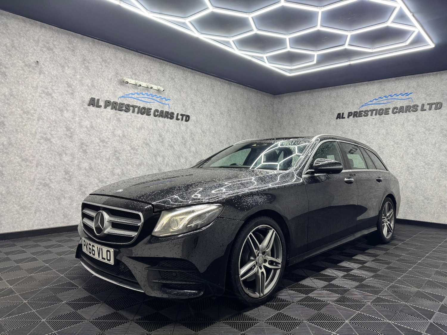 Used Mercedes-Benz E Class 2016 for sale - 76936114: Photo 1