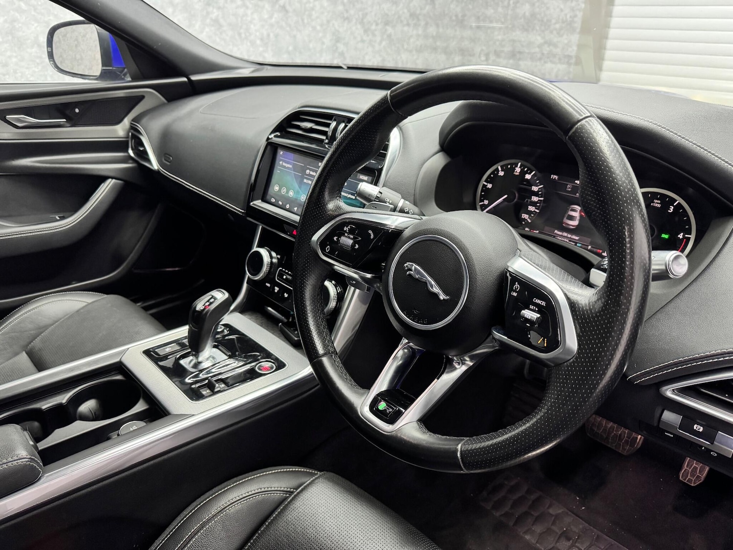 Used Jaguar XE 2019 for sale - 77174547: Photo 2