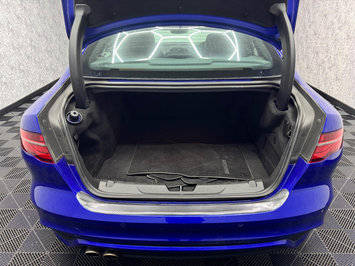 Used Jaguar XE 2019 for sale - 77174547: Photo 27