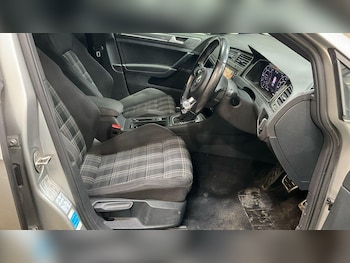 Used Volkswagen Golf 2019 for sale - 77066591: Photo