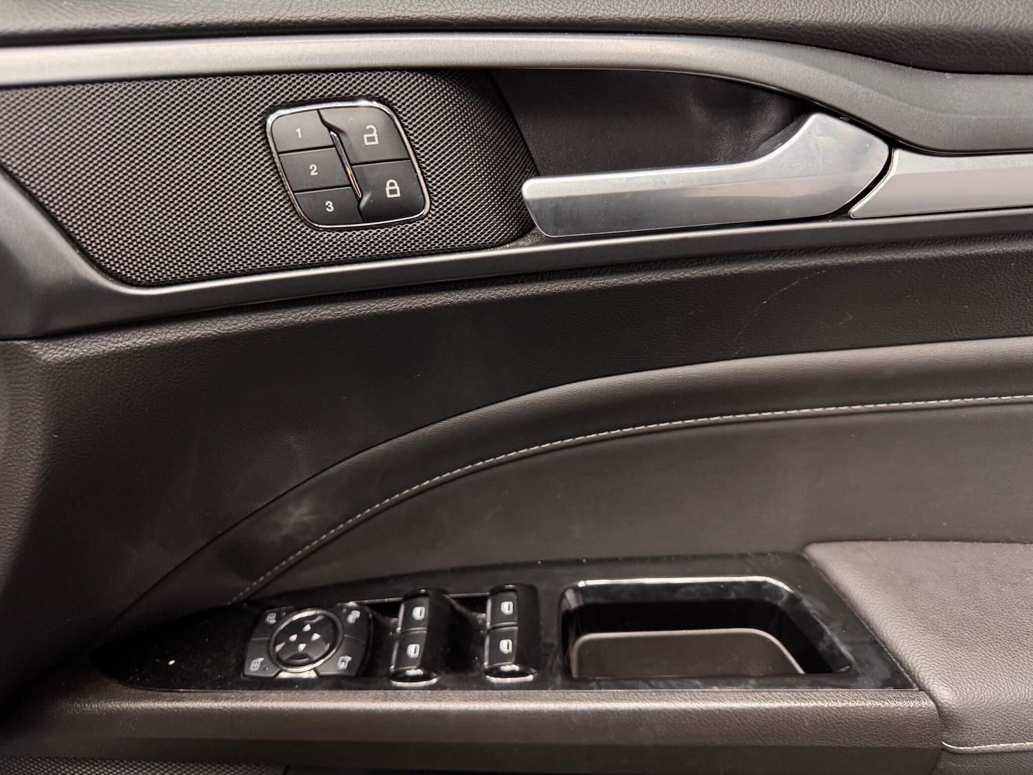 Used Ford Mondeo 2015 for sale - 76597324: Photo 17