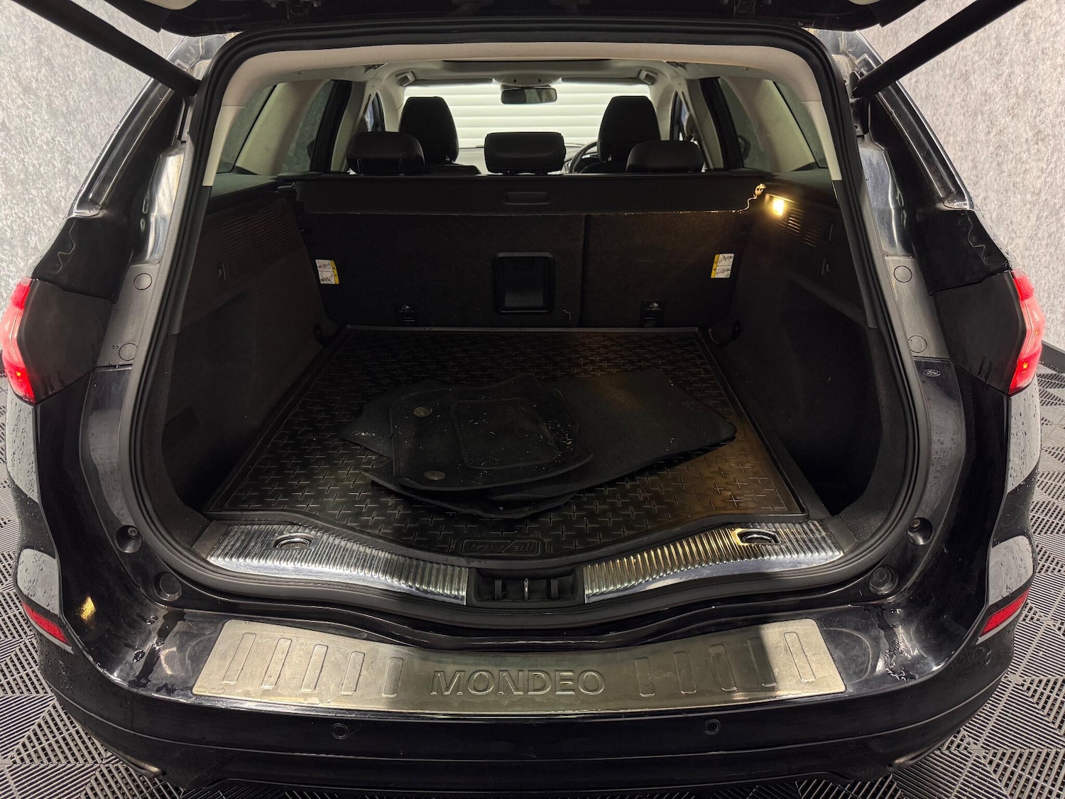 Used Ford Mondeo 2015 for sale - 76597324: Photo 24