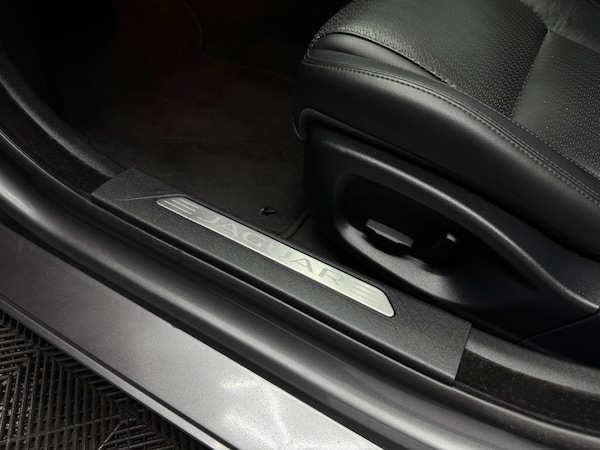 Used Jaguar XE 2015 for sale - 75658562: Photo 26