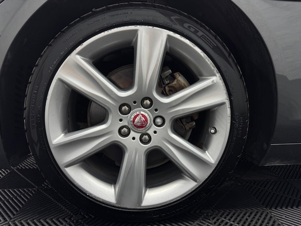 Used Jaguar XE 2015 for sale - 75658562: Photo 32