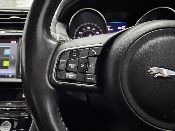 Used Jaguar XE 2015 for sale - 75658562: Photo 5