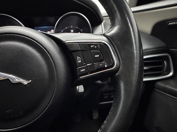 Used Jaguar XE 2015 for sale - 75658562: Photo 6