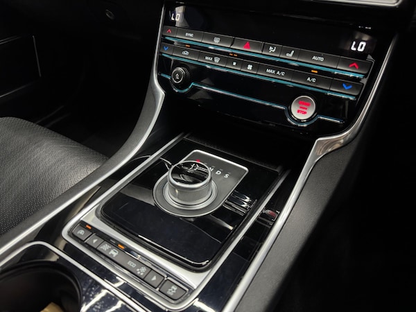 Used Jaguar XE 2015 for sale - 75658562: Photo 8