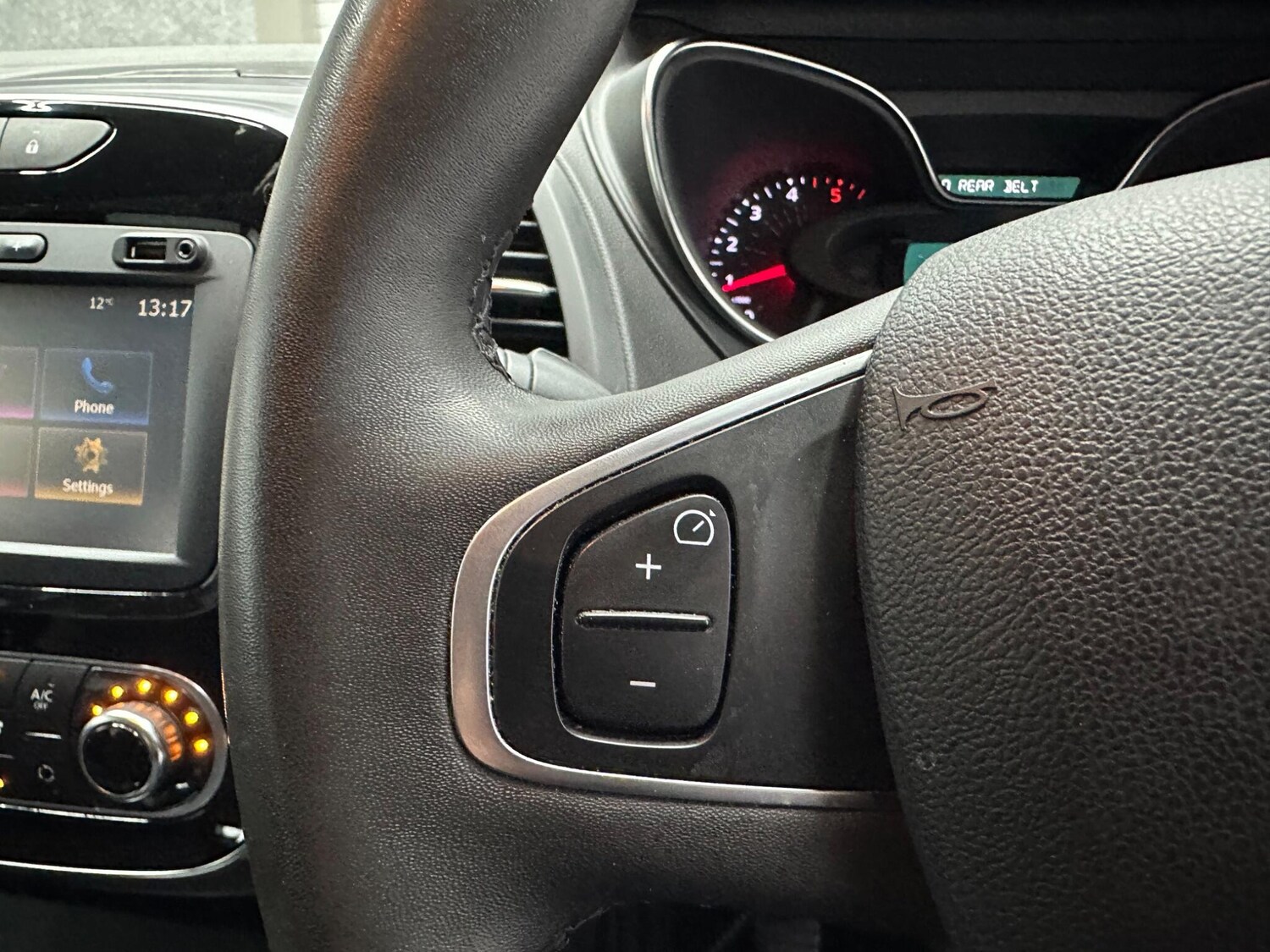 Used Renault Captur for sale - 78057964: Photo 17