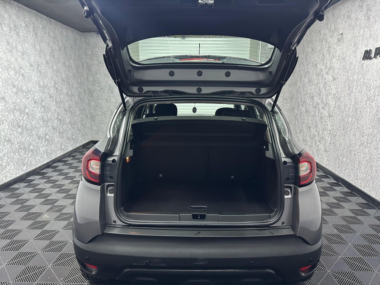 Used Renault Captur for sale - 78057964: Photo 23