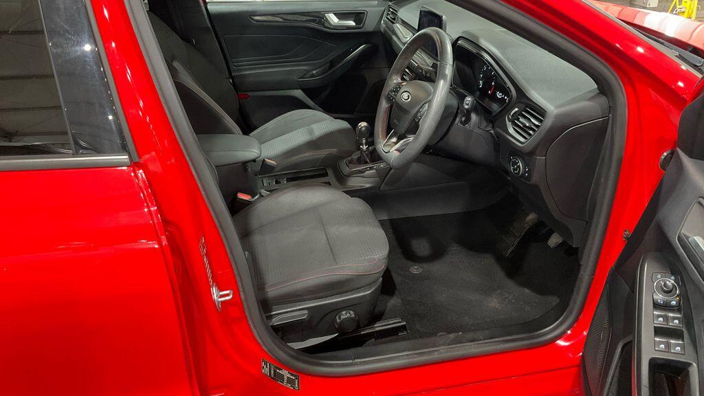 Used Ford Focus 2021 for sale - 76765296: Photo 3