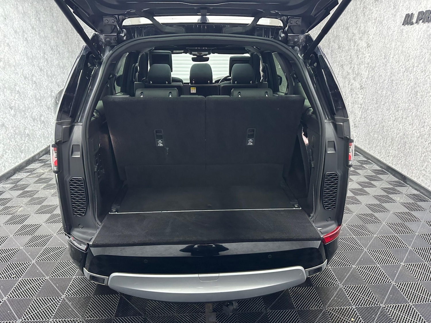 Used Land Rover Discovery 2017 for sale - 78058281: Photo 25