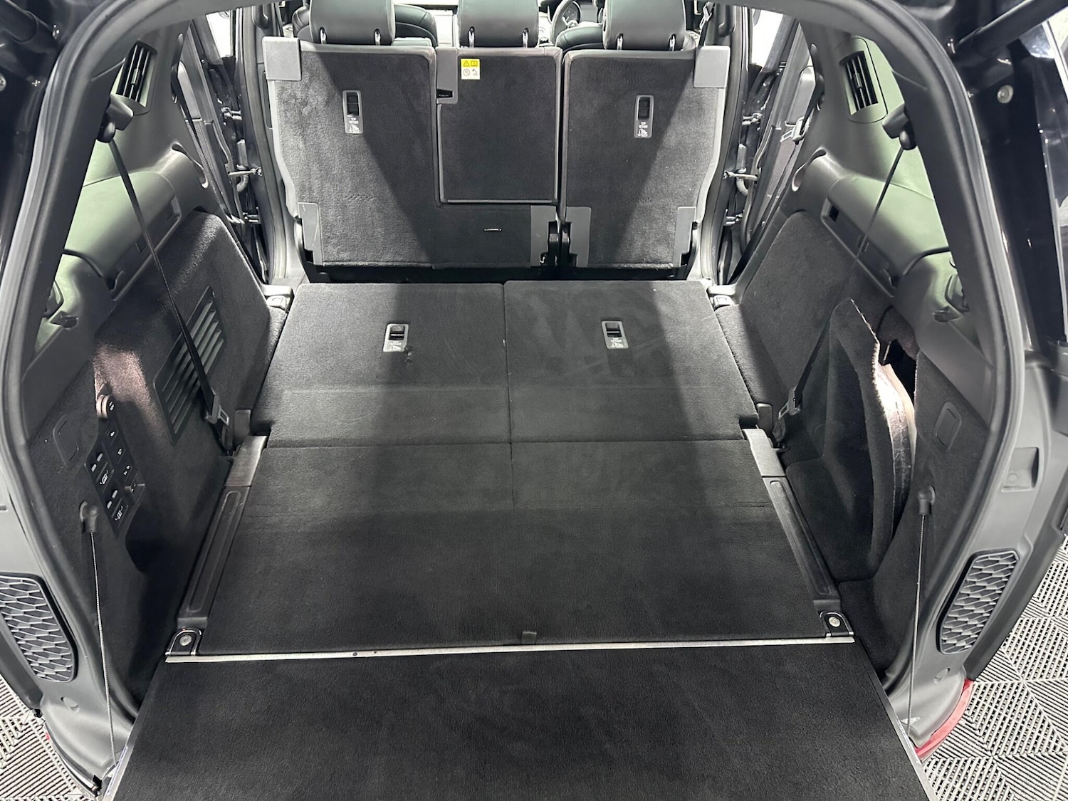 Used Land Rover Discovery 2017 for sale - 78058281: Photo 27