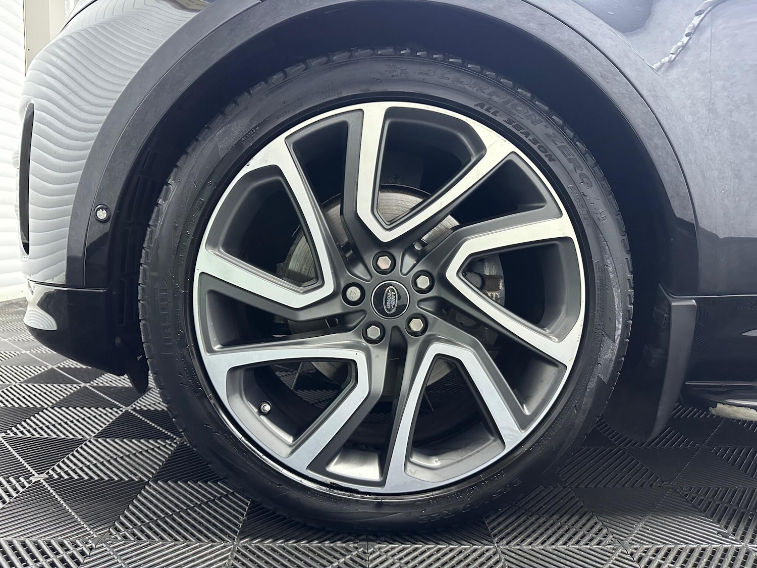 Used Land Rover Discovery 2017 for sale - 78058281: Photo 29