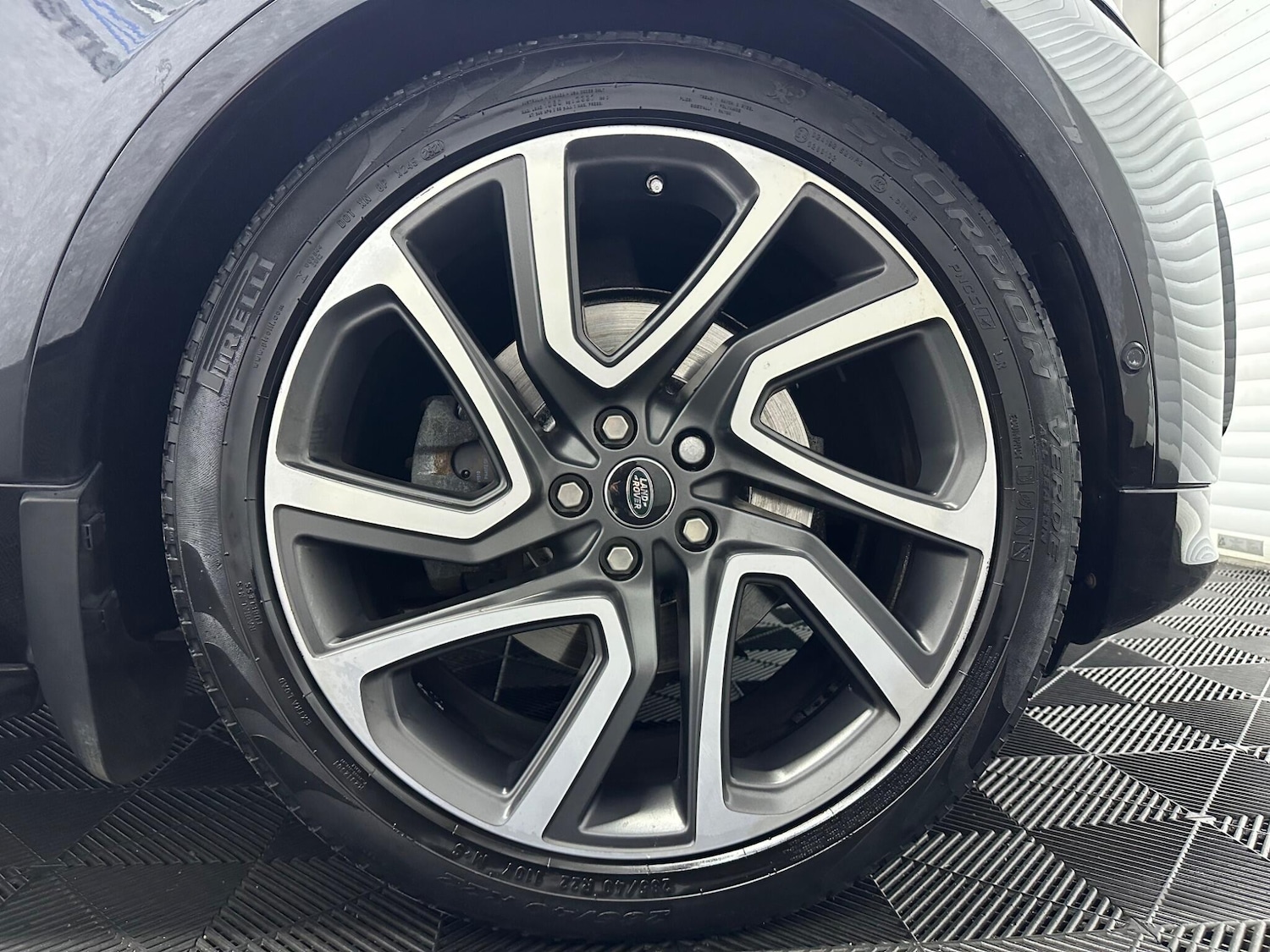 Used Land Rover Discovery 2017 for sale - 78058281: Photo 30