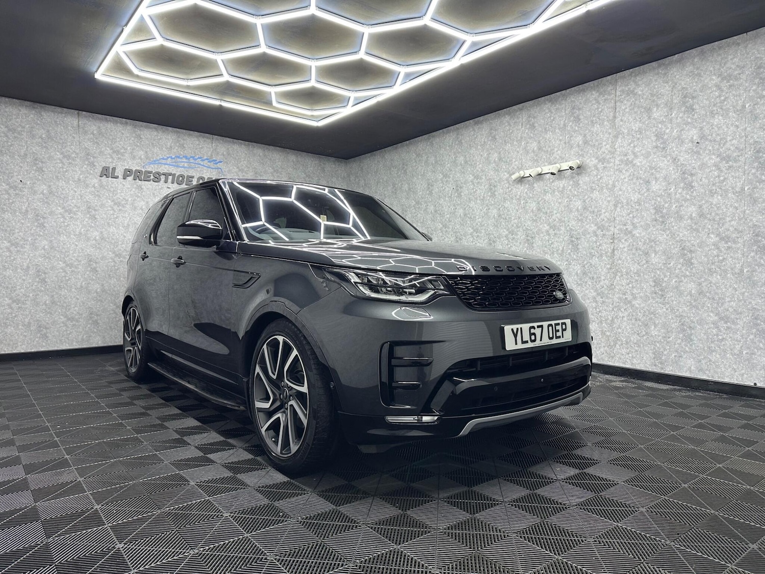 Used Land Rover Discovery 2017 for sale - 78058281: Photo 5