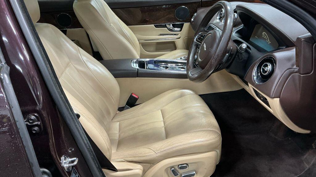 Used Jaguar XJ 2010 for sale - 77484383: Photo 2