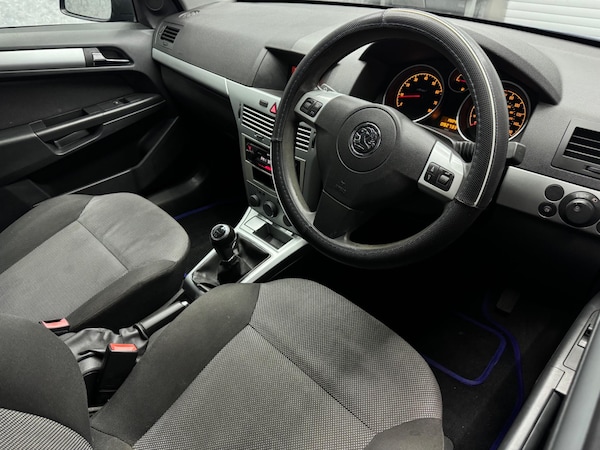 Used Vauxhall Astra 2009 for sale - 73647665: Photo 2