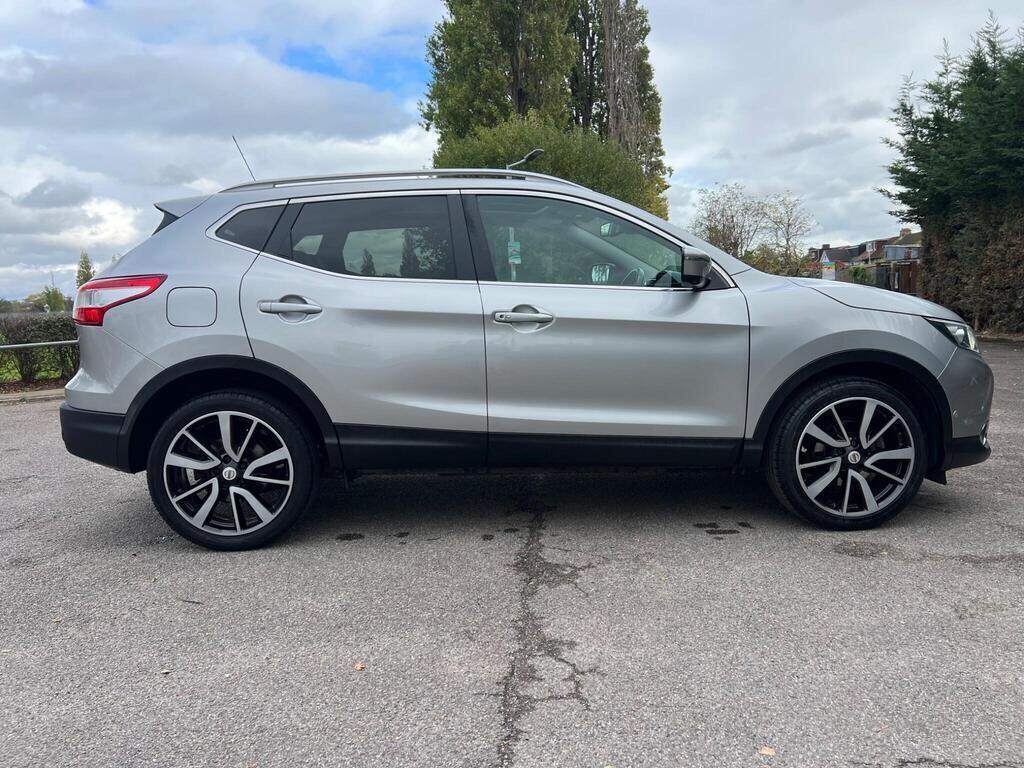 Used Nissan Qashqai 2017 for sale - 77097615: Photo 2