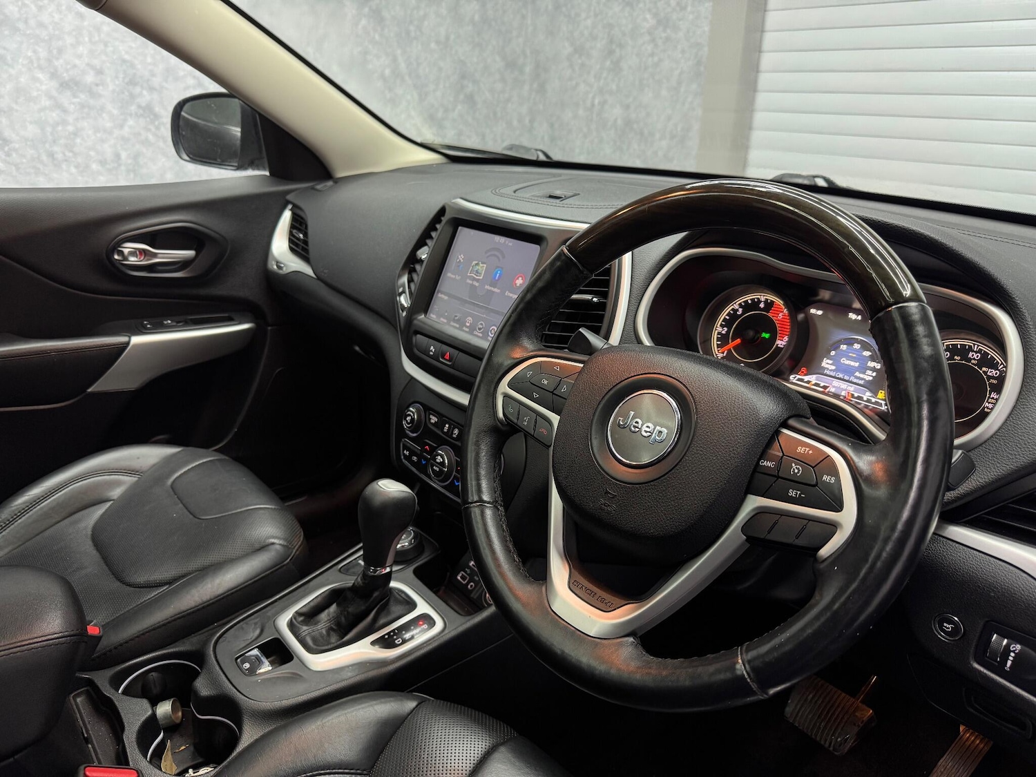 Used Jeep Cherokee 2017 for sale - 78035203: Photo 2