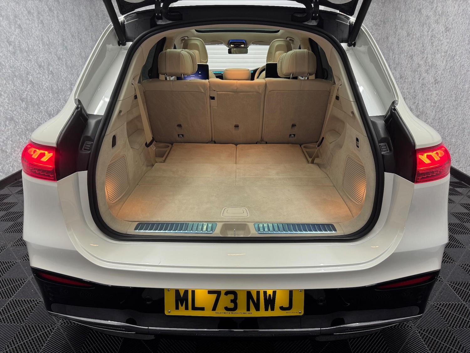 Used Mercedes-Benz EQS 2023 for sale - 76550664: Photo 32