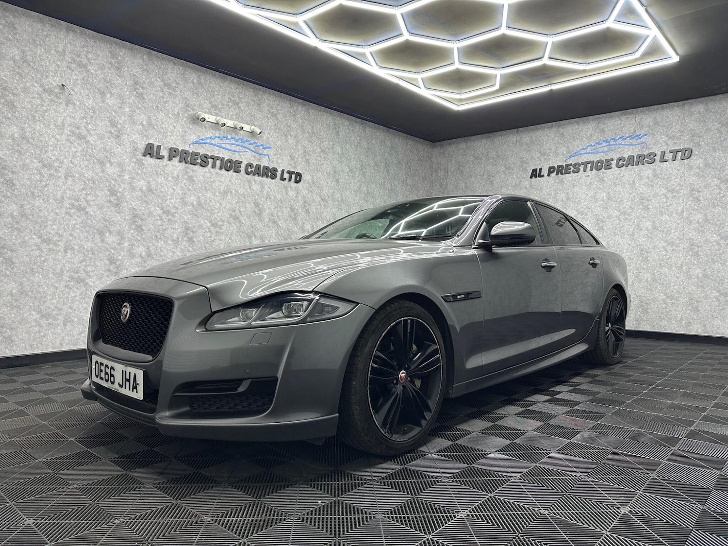 Used Jaguar XJ 2016 for sale - 78058112: Photo 1