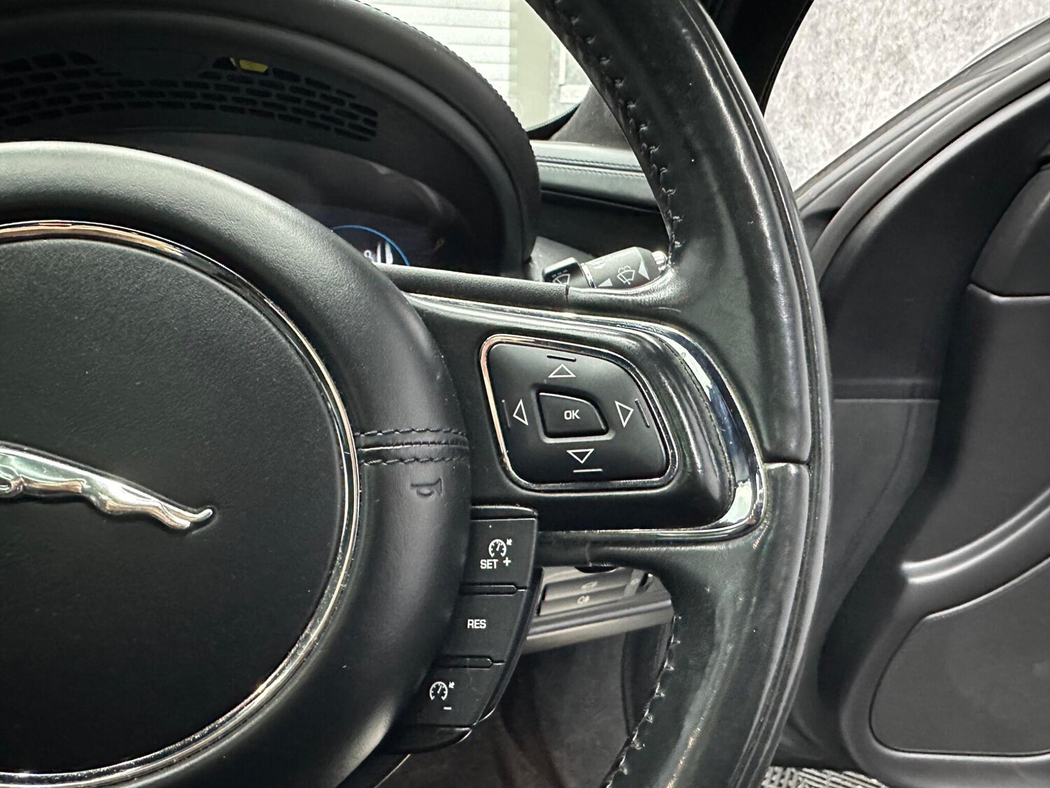 Used Jaguar XJ 2016 for sale - 78058112: Photo 11