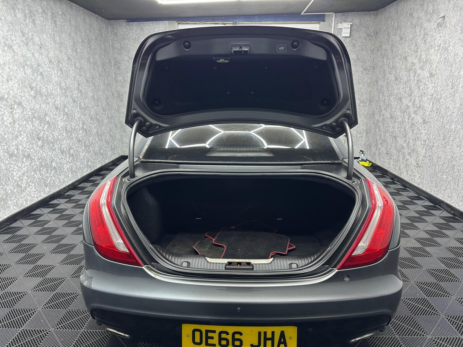 Used Jaguar XJ 2016 for sale - 78058112: Photo 34