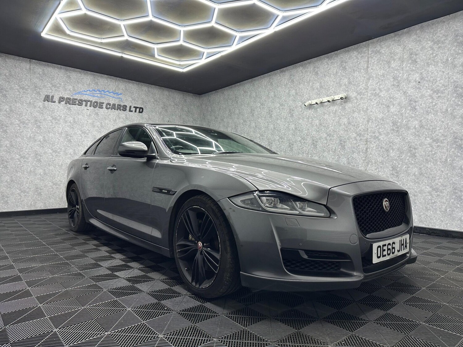 Used Jaguar XJ 2016 for sale - 78058112: Photo 6