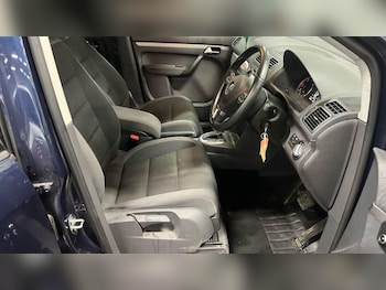 Used Volkswagen Touran 2015 for sale - 76432976: Photo