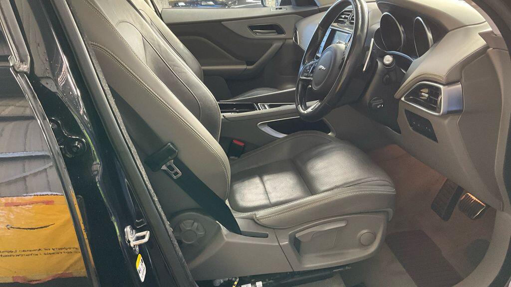Used Jaguar F-Pace 2018 for sale - 76457340: Photo 2