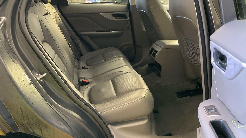 Used Jaguar F-Pace 2018 for sale - 76457340: Photo 3