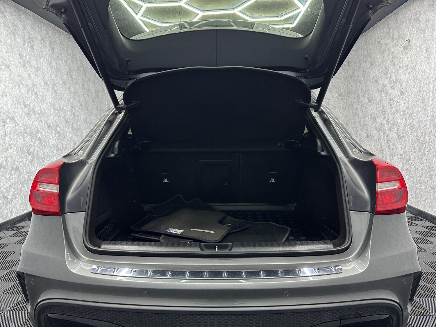 Used Mercedes-Benz GLA 2017 for sale - 78058100: Photo 28