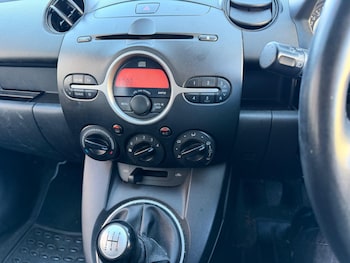 Used Mazda Mazda2 2009 for sale - 77109165: Photo