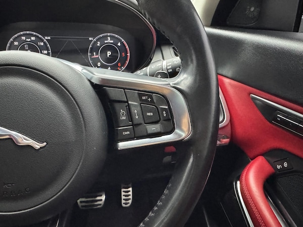 Used Jaguar E-Pace 2018 for sale - 74895631: Photo 6