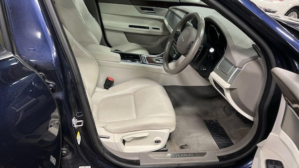 Used Jaguar XF 2016 for sale - 76227056: Photo 2