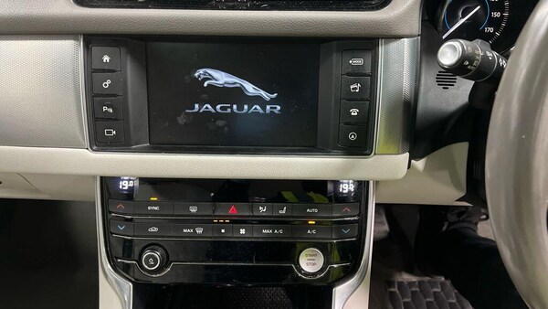 Used Jaguar XF 2016 for sale - 76227056: Photo 4