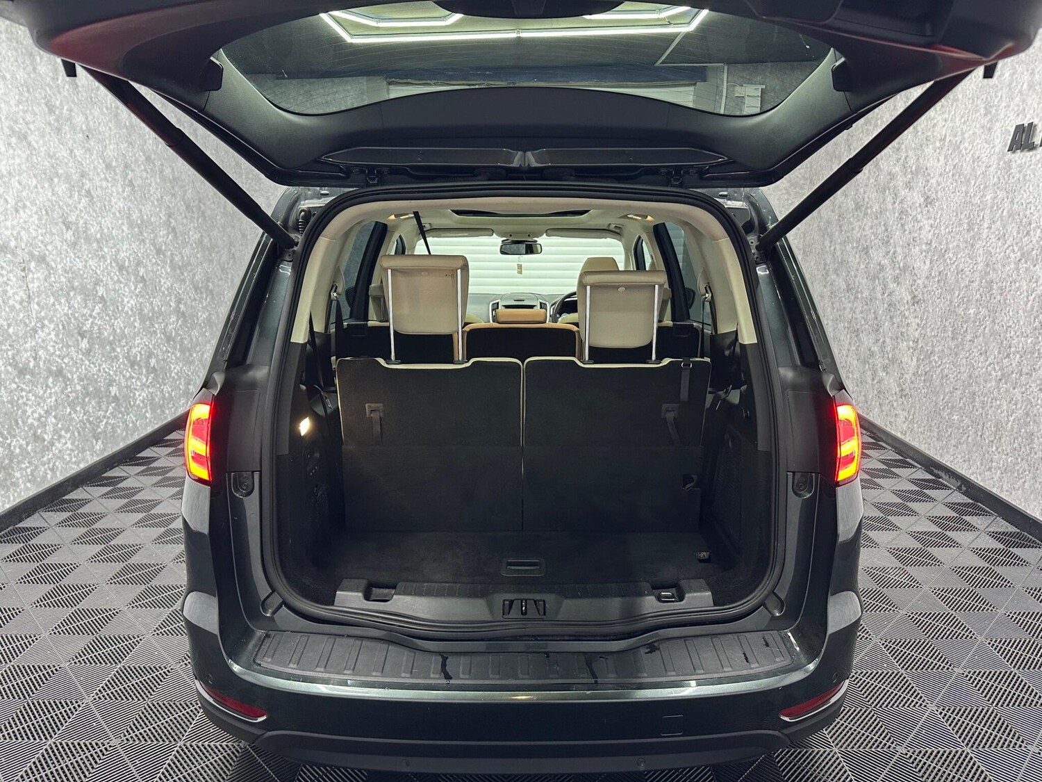 Used Ford Galaxy 2017 for sale - 78058865: Photo 38