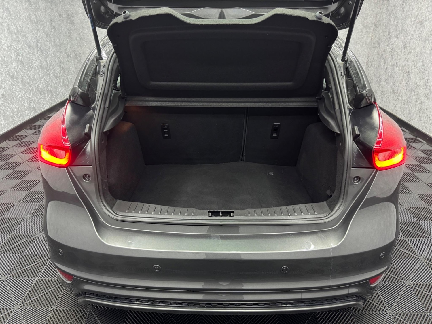 Used Ford Focus 2017 for sale - 77304875: Photo 24