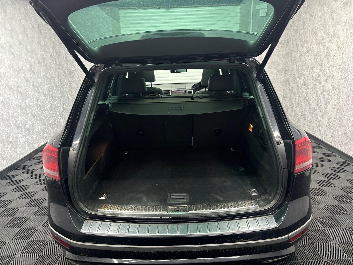 Used Volkswagen Touareg 2015 for sale - 77387397: Photo 21