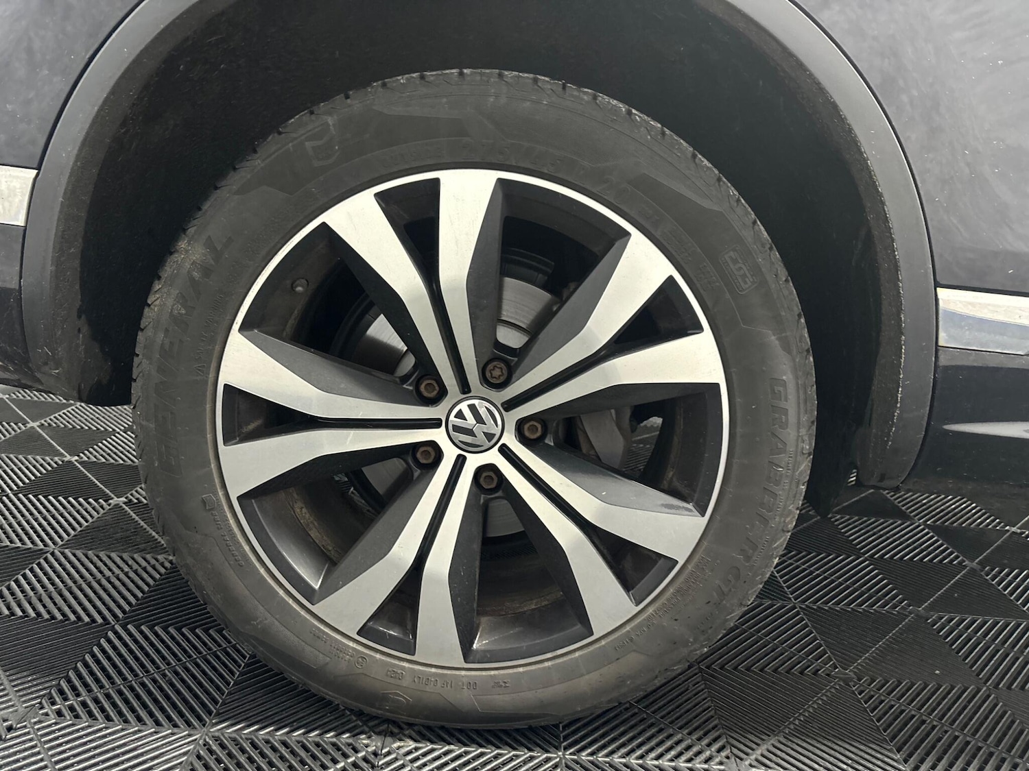 Used Volkswagen Touareg 2015 for sale - 77387397: Photo 24