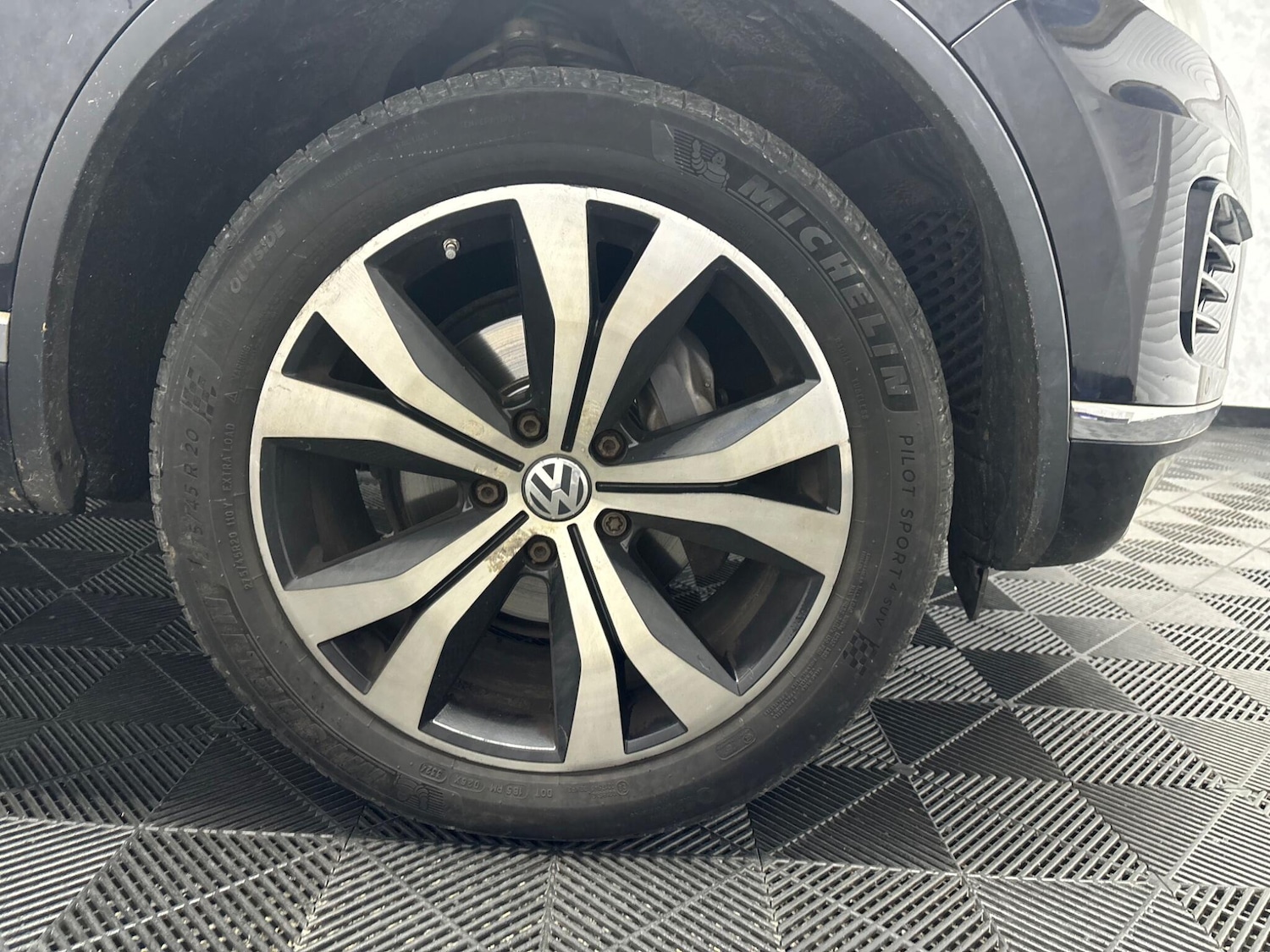 Used Volkswagen Touareg 2015 for sale - 77387397: Photo 25