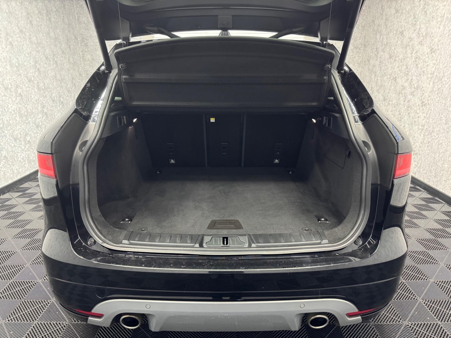 Used Jaguar F-Pace 2016 for sale - 76226262: Photo 28