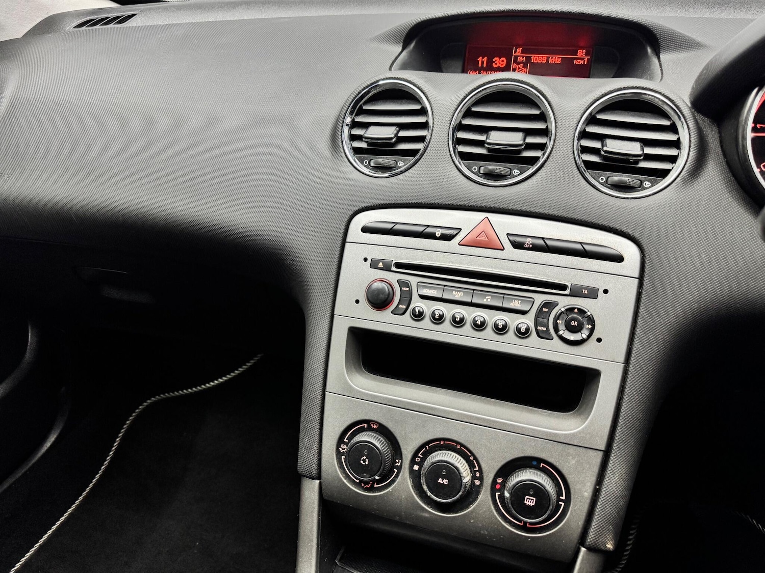 Used Peugeot 308 2013 for sale - 75756032: Photo 8